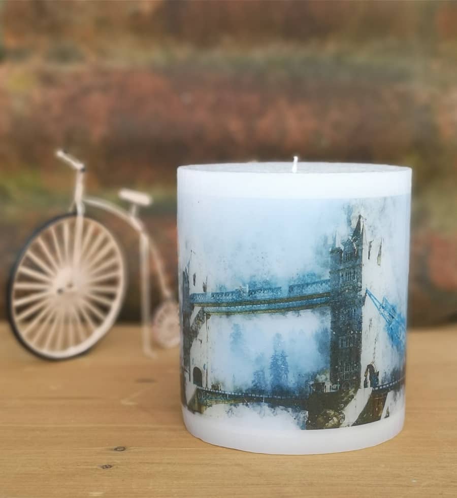 Candle with picture of Tower Bridge