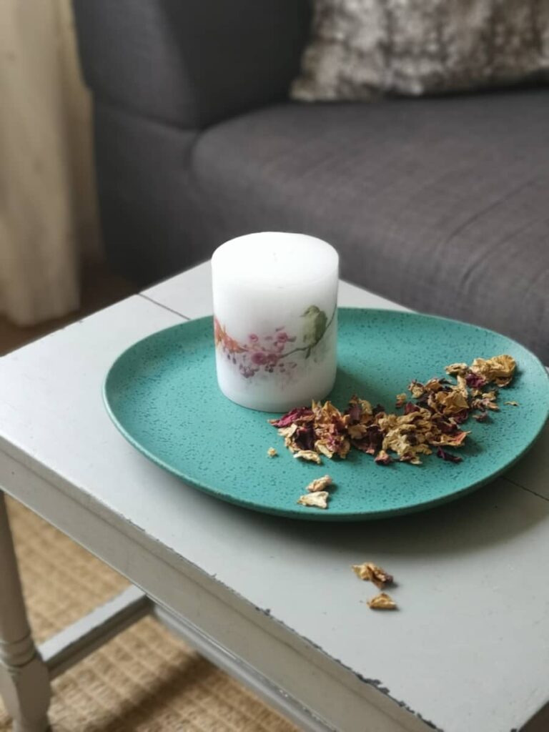 Candle with picture of bird on the branch