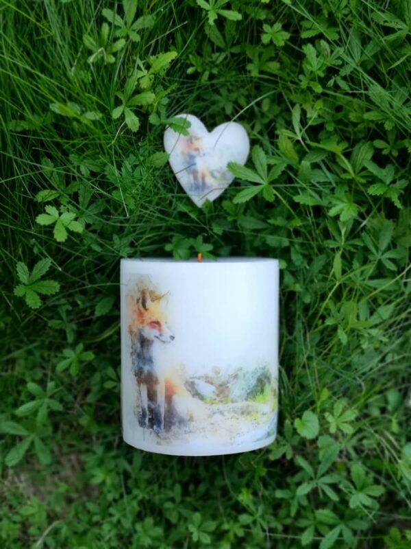 Candle and magnet with an image of Fox.
